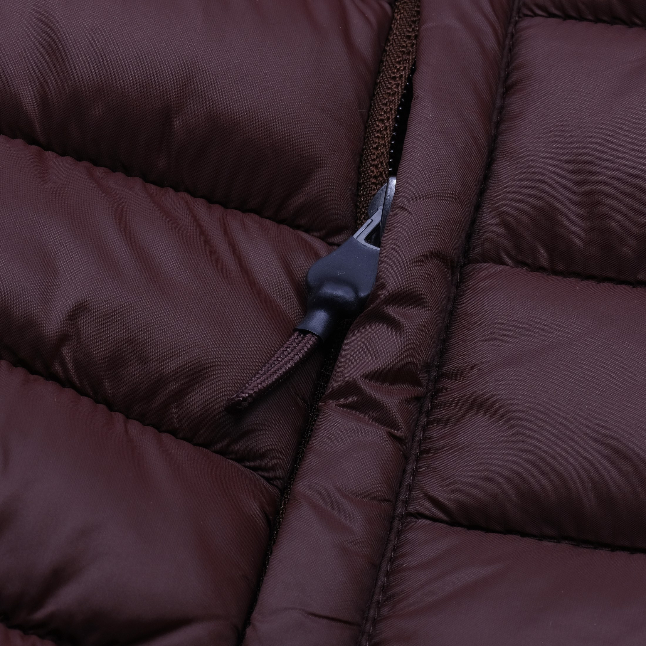 Strato Puffer Vest :: Burgundy