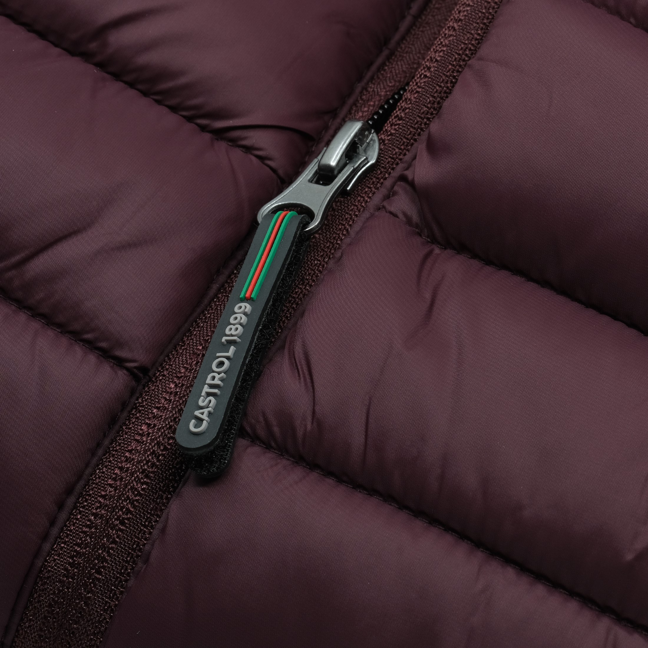 Strato Puffer Vest :: Burgundy