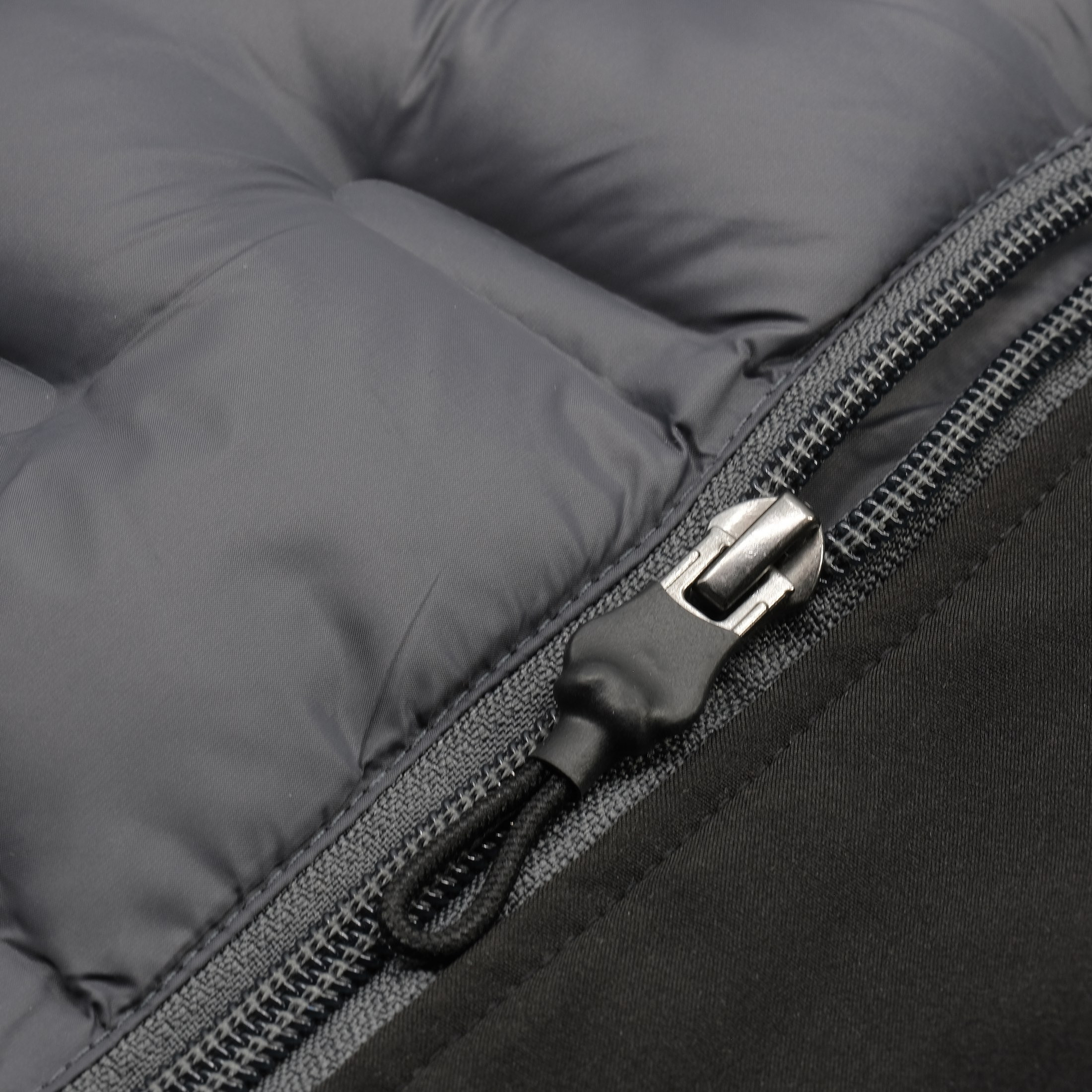 Halo Hybrid Jacket :: Core Black / Carbon Grey